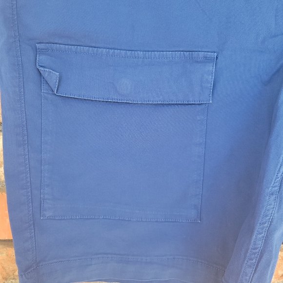 Levis Men's Utility Cargo Shorts Size: 42 - Picture 4 of 9